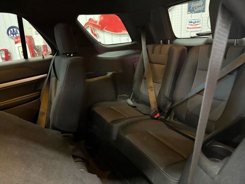 Used 2018 Ford Explorer XLT image 21
