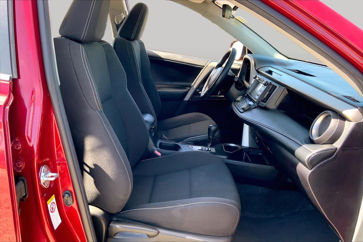 Used 2018 Toyota RAV4 XLE FWD image 9