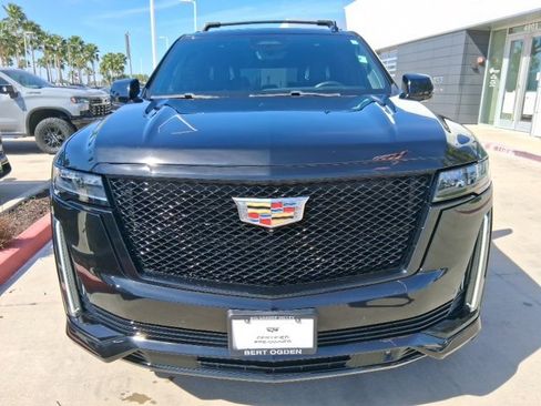 Used 2021 Cadillac Escalade ESV Sport Platinum w/ Heavy-Duty Trailer Package image 2