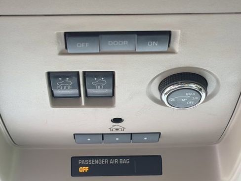 Used 2016 Chevrolet Suburban LT image 12