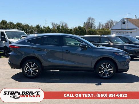 Used 2022 Toyota Venza LE AWD/4WD image 6