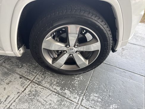 Used 2015 Jeep Grand Cherokee Overland RWD image 12