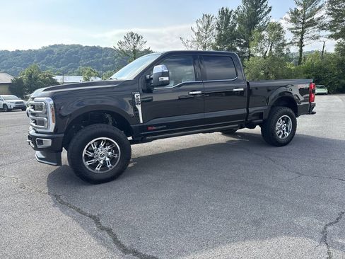 Used 2024 Ford F250 Platinum AWD/4WD image 3