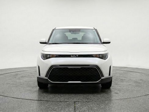 Used 2025 Kia Soul LX w/ LX Technology Package FWD image 2