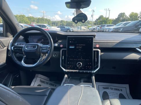 Certified 2026 GMC Acadia Elevation w/ Elevation Premium Package FWD image 17
