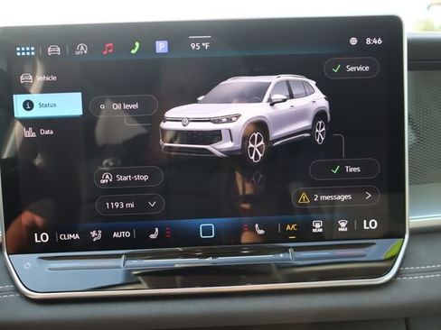 Used 2025 Volkswagen Tiguan SE FWD image 35
