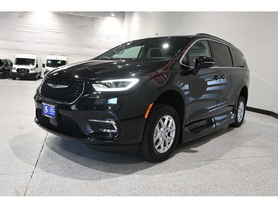 Used 2022 Chrysler Pacifica Touring-L FWD image 10
