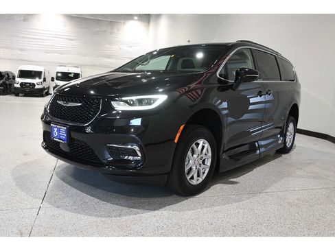 Used 2022 Chrysler Pacifica Touring-L FWD image 10