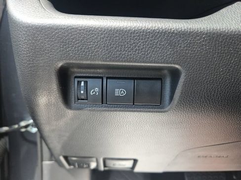 Used 2025 Toyota RAV4 XLE AWD/4WD image 36
