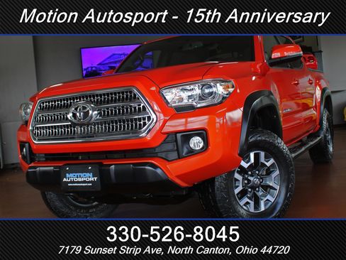 Used 2017 Toyota Tacoma TRD Off-Road w/ Premium & Technology Package image 54