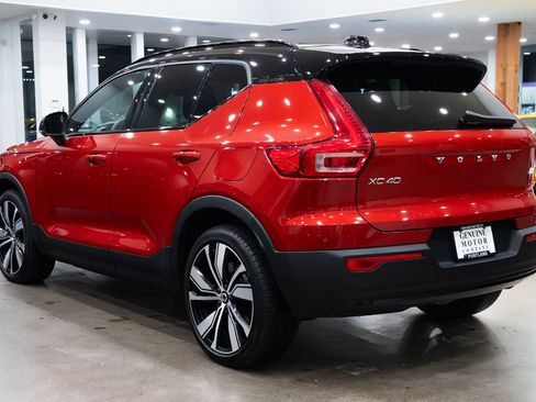 Used 2022 Volvo XC40 P8 Recharge Ultimate image 6