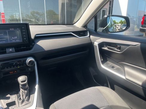 Used 2019 Toyota RAV4 LE AWD/4WD image 12