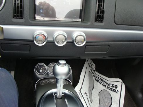 Used 2004 Chevrolet SSR w/ Preferred Equipment Group image 10