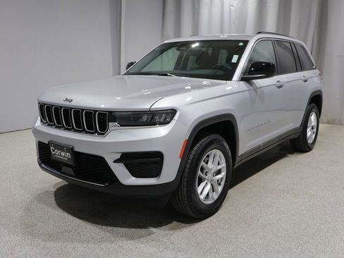 Certified 2023 Jeep Grand Cherokee Laredo w/ Luxury Tech Group I AWD/4WD image 7