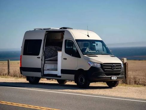 Used 2021 Mercedes-Benz Sprinter 2500 image 6