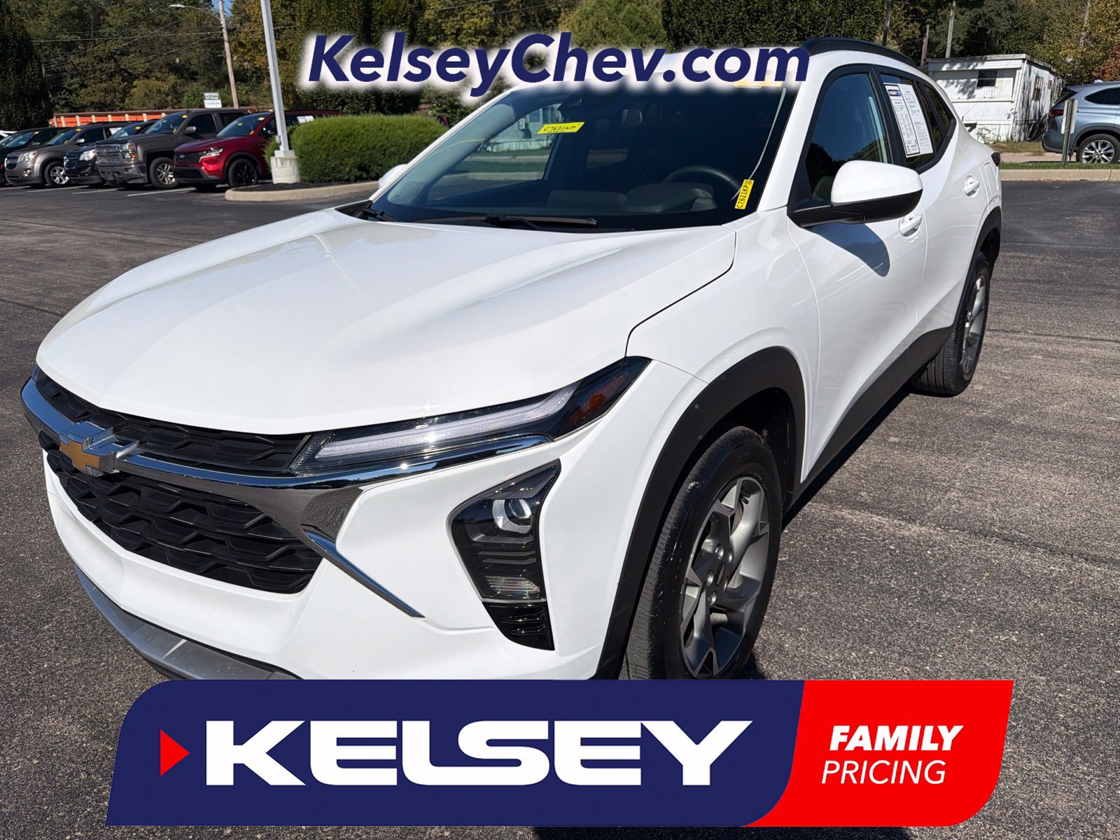 Used 2025 Chevrolet Trax LT w/ Driver Confidence Package FWD image 1