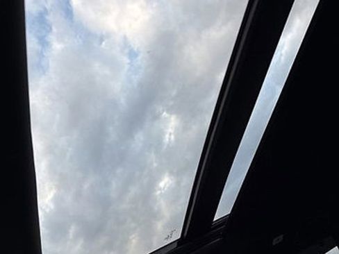 Used 2025 Honda Pilot TrailSport image 17