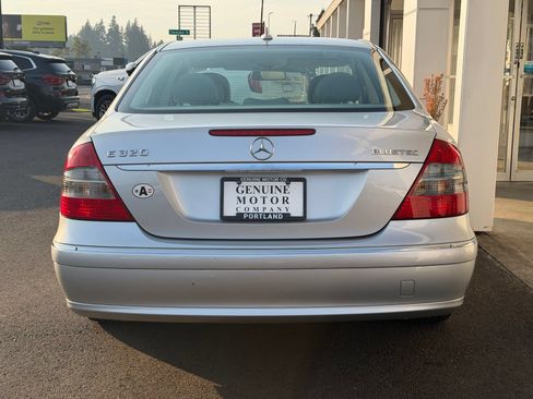 Used 2008 Mercedes-Benz E 320 BlueTEC Sedan image 4