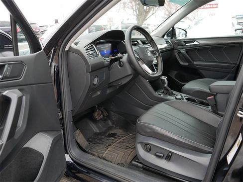 Certified 2023 Volkswagen Tiguan SE image 10