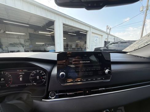 Used 2023 Mitsubishi Outlander SEL AWD/4WD image 16