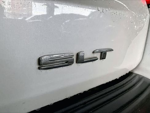 Used 2022 GMC Yukon SLT w/ SLT Premium Package image 9