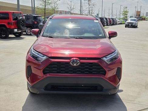 Used 2025 Toyota RAV4 XLE image 4