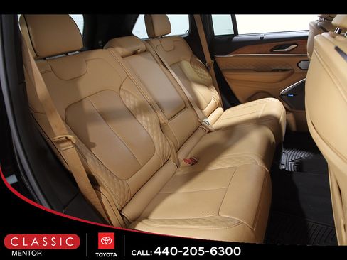 Used 2023 Jeep Grand Cherokee Summit AWD/4WD image 21