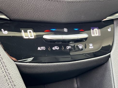 Certified 2025 Cadillac XT6 Luxury image 21