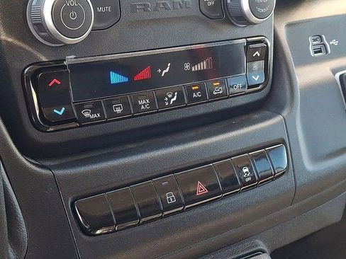 Used 2025 RAM ProMaster 2500 w/ Convenience Group image 15