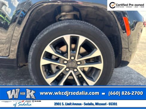 Certified 2023 Jeep Grand Cherokee L Overland w/ Luxury Tech Group IV AWD/4WD image 5