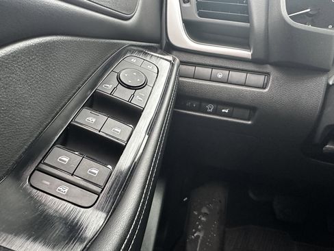 Used 2024 Nissan Rogue SV FWD image 15