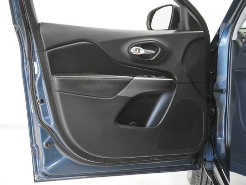 Used 2020 Jeep Cherokee Latitude Plus w/ Cold Weather Group image 14