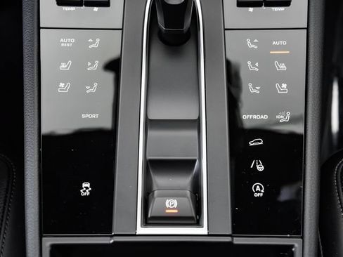 Certified 2026 Porsche Macan AWD/4WD image 20