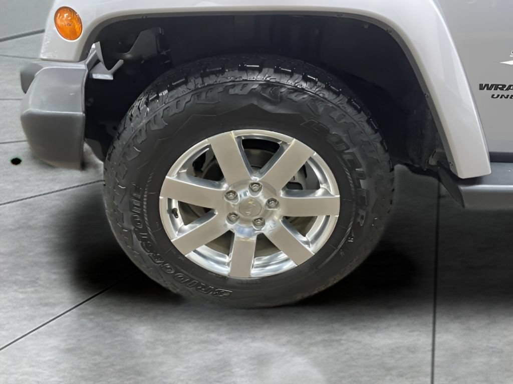 Used 2016 Jeep Wrangler Unlimited Sahara w/ Connectivity Group AWD/4WD image 10