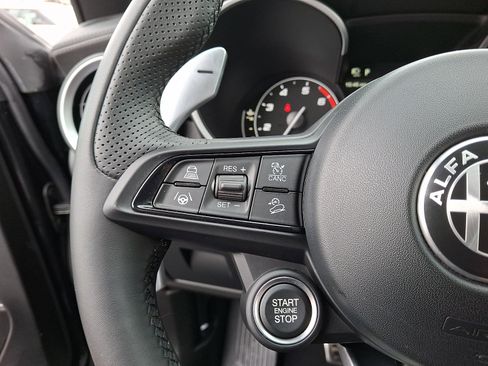 Used 2022 Alfa Romeo Stelvio Veloce image 20