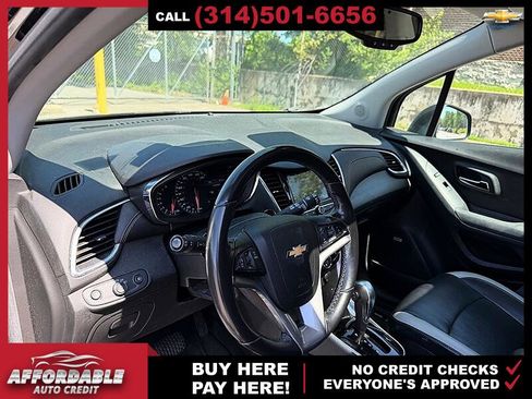 Used 2019 Chevrolet Trax Premier w/ Midnight Edition FWD image 9