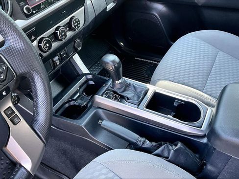 Certified 2020 Toyota Tacoma SR5 AWD/4WD image 15