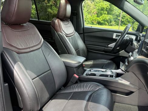 Used 2020 Ford Explorer Platinum w/ Premium Technology Package AWD/4WD image 12