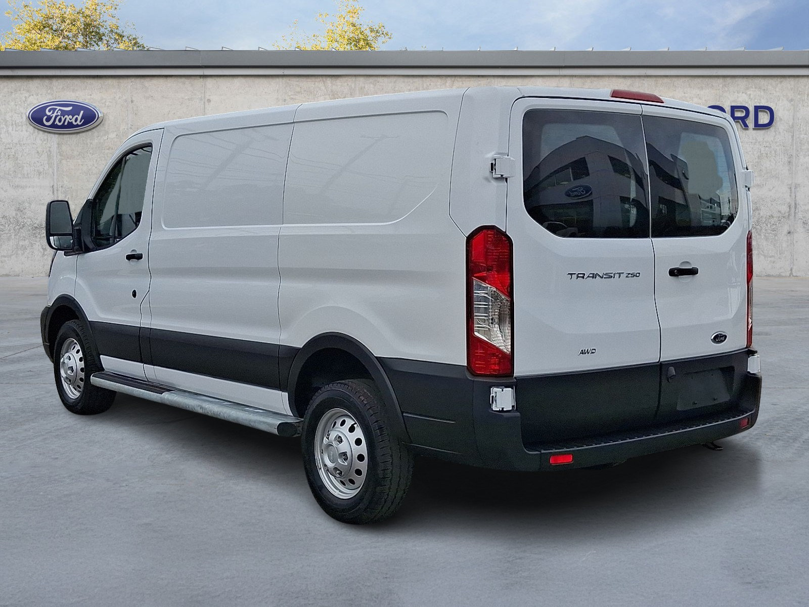 Used 2024 Ford Transit 250 Low Roof AWD w/ Exterior Upgrade Package image 4