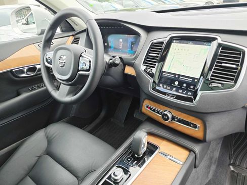 Certified 2025 Volvo XC90 T8 Plus w/ Protection Package Premier AWD/4WD image 12