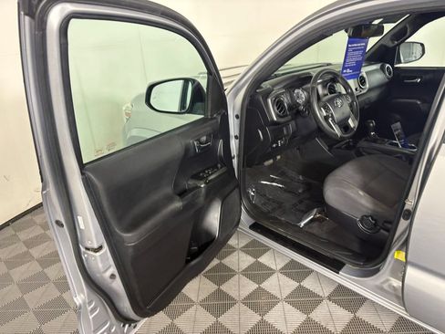 Used 2019 Toyota Tacoma TRD Sport w/ Technology Package AWD/4WD image 11