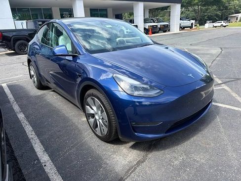 Used 2023 Tesla Model Y Long Range AWD/4WD image 3