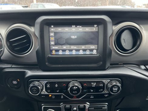 Used 2020 Jeep Gladiator Sport w/ Quick Order Package 24S image 17