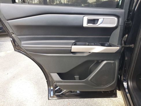 Used 2022 Ford Explorer Limited w/ Equipment Group 301A image 12