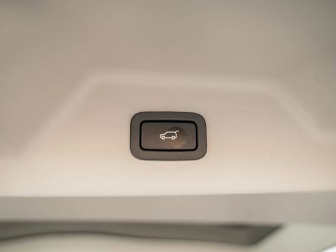 Used 2020 Land Rover Range Rover HSE image 15