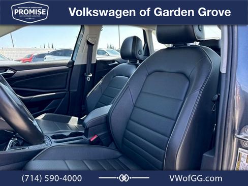 Used 2024 Volkswagen Jetta SE FWD image 17