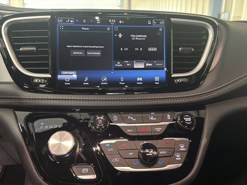 New 2026 Chrysler Pacifica Select image 23