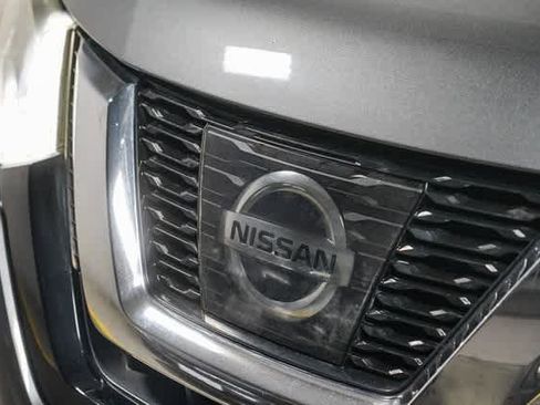 Used 2017 Nissan Rogue SV image 8