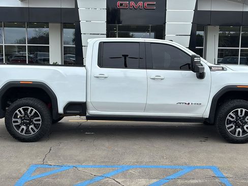 Used 2022 GMC Sierra 3500 AT4 w/ AT4 Preferred Package image 9
