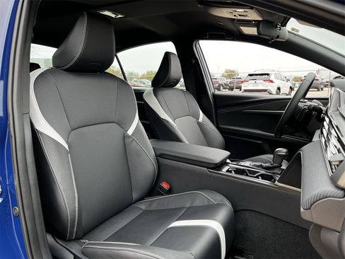 Used 2025 Toyota Camry SE image 24